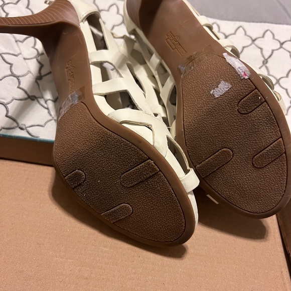 Fergalicious Histeria Cage Cut Out High Heel Back Zip White Sandal Size 7.5 - Picture 6 of 9